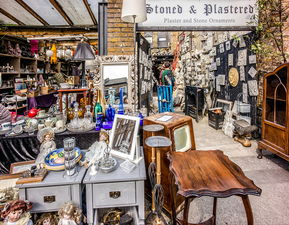 伦敦古董旧货市场：时光的宝藏与历史的印记